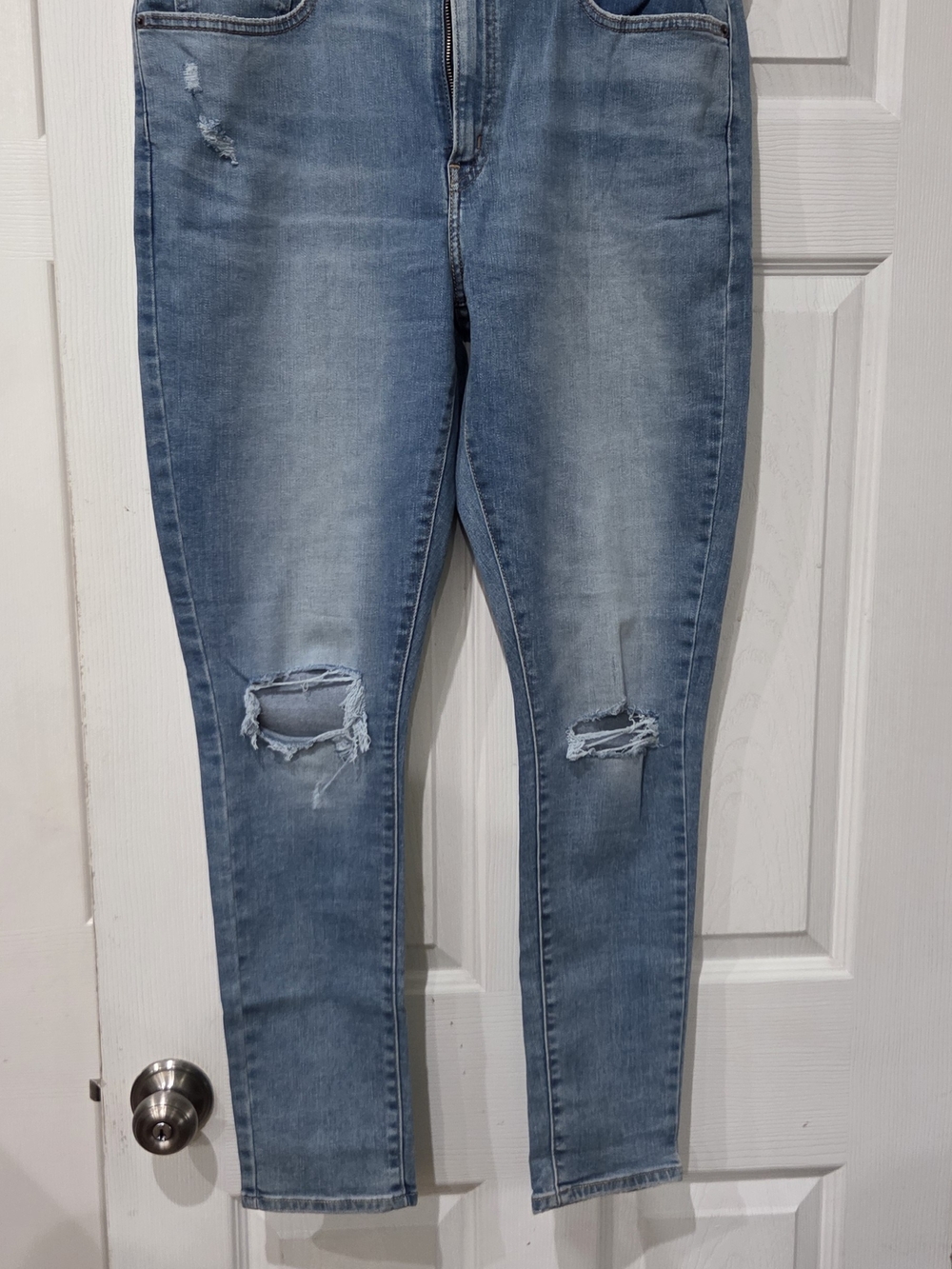 Levis Light Blue Distressed Women's Jeans Never Worn